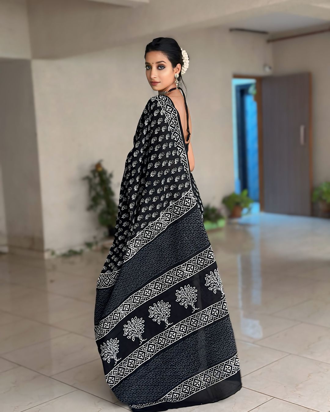 Delightful 1 Minute Ready To Wear Black Pure Soft Linen Silk Saree