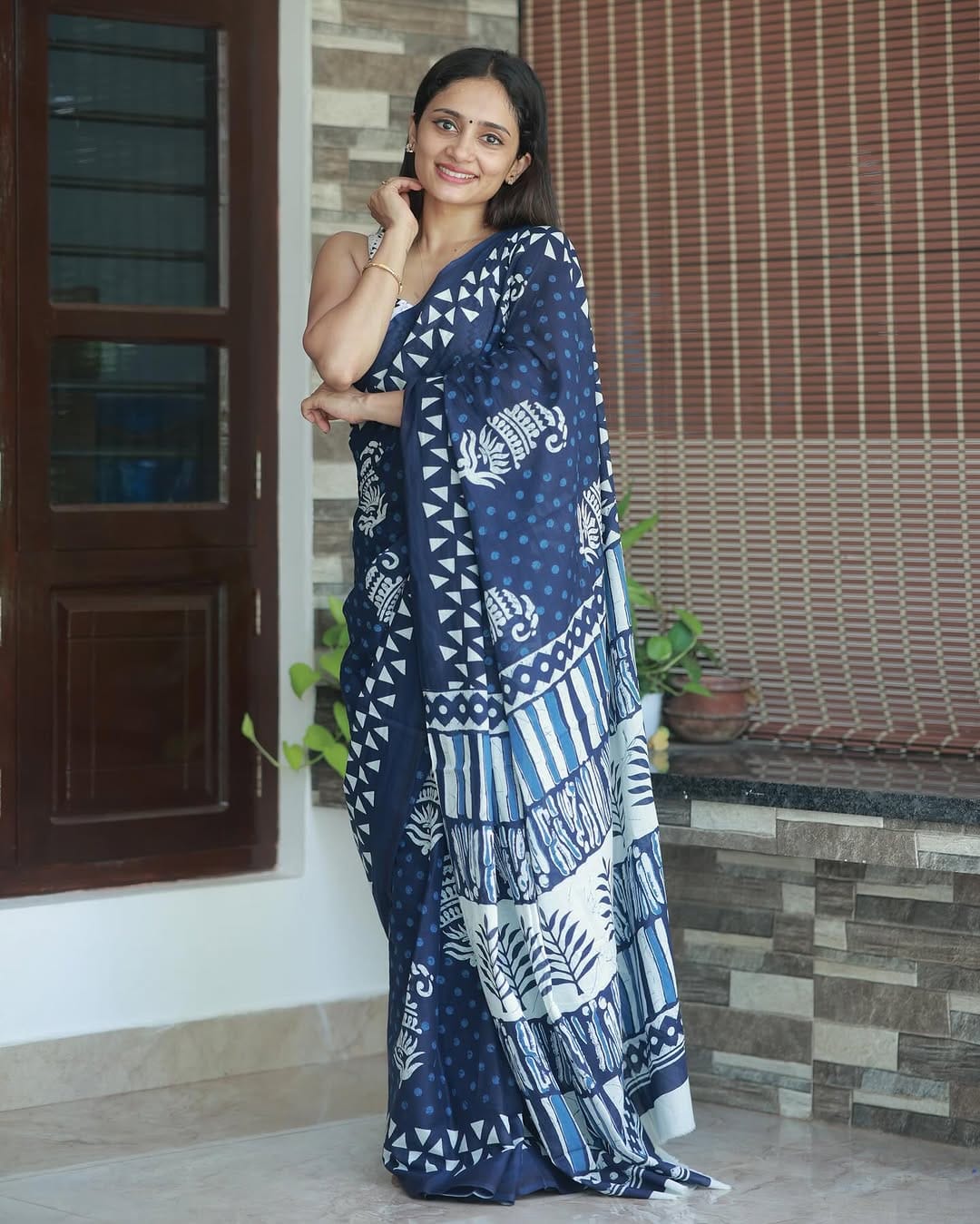 Ethenic Navy Blue Woven Design Ready to wear Saree