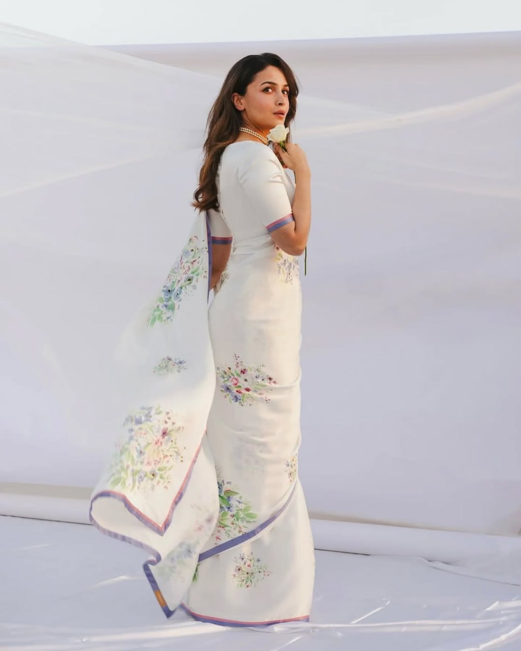 EXCLUSIVE ALIA BHATT  CREAMY LINEN DIGITAL PRINTED SAREE