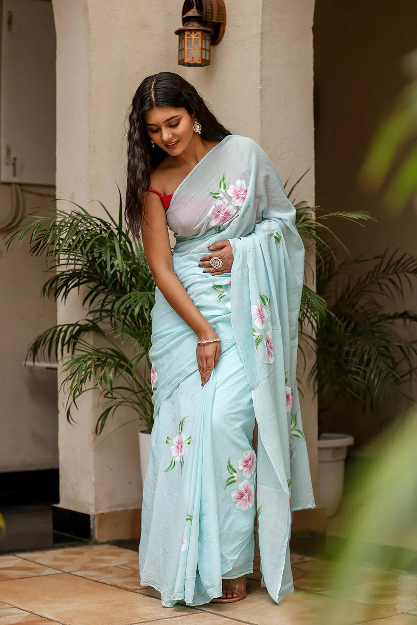 Ready-to-Wear Elegant Floral Saree – Effortless Grace for Every Occasion