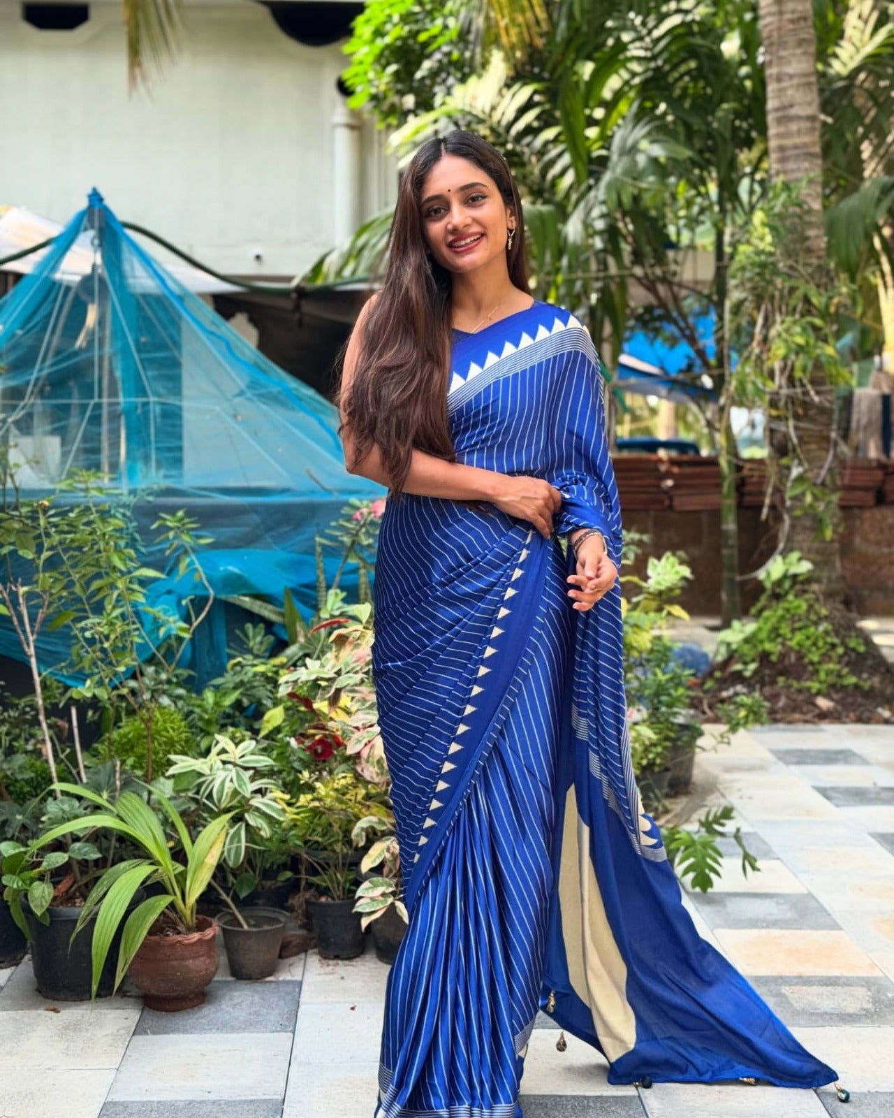Elegant Blue And White Lineing 1-minute Ready To Wear Saree