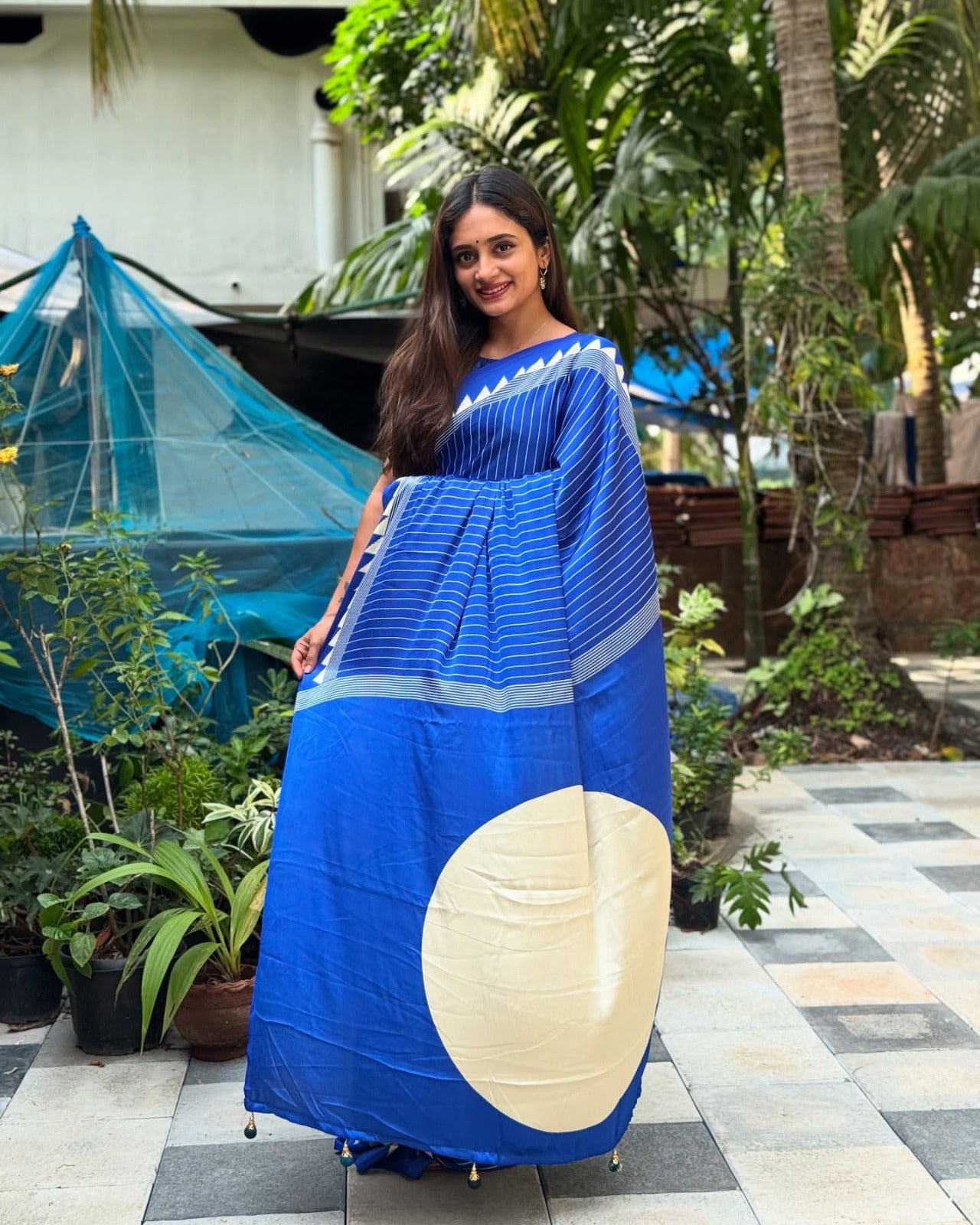 Elegant Blue And White Lineing 1-minute Ready To Wear Saree