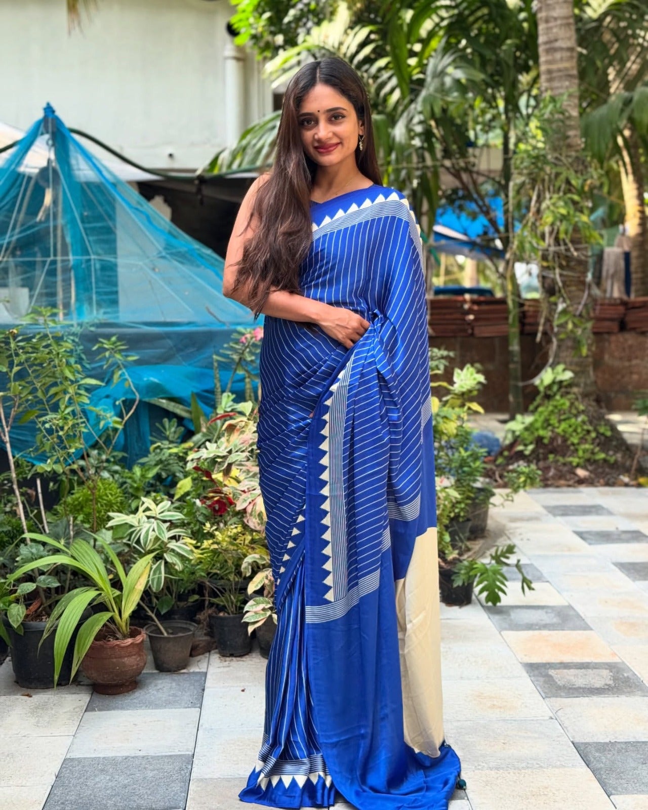 Elegant Blue And White Lineing 1-minute Ready To Wear Saree