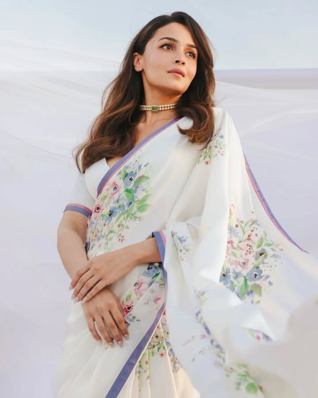 EXCLUSIVE ALIA BHATT  CREAMY LINEN DIGITAL PRINTED SAREE