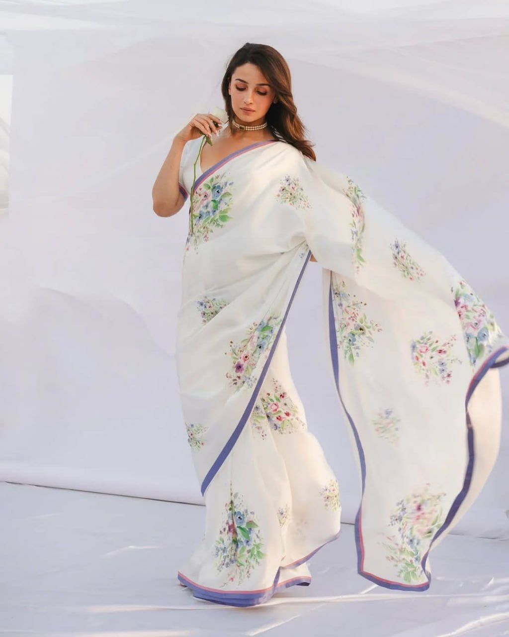 EXCLUSIVE ALIA BHATT  CREAMY LINEN DIGITAL PRINTED SAREE