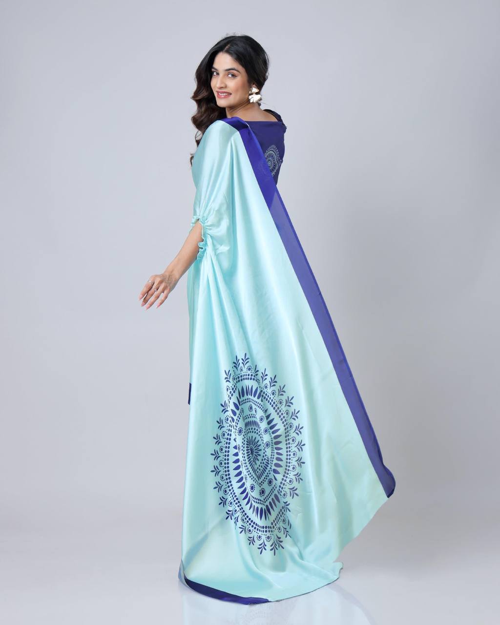 Light Blue Mandalaa Print Contrast Border Freehand Saree