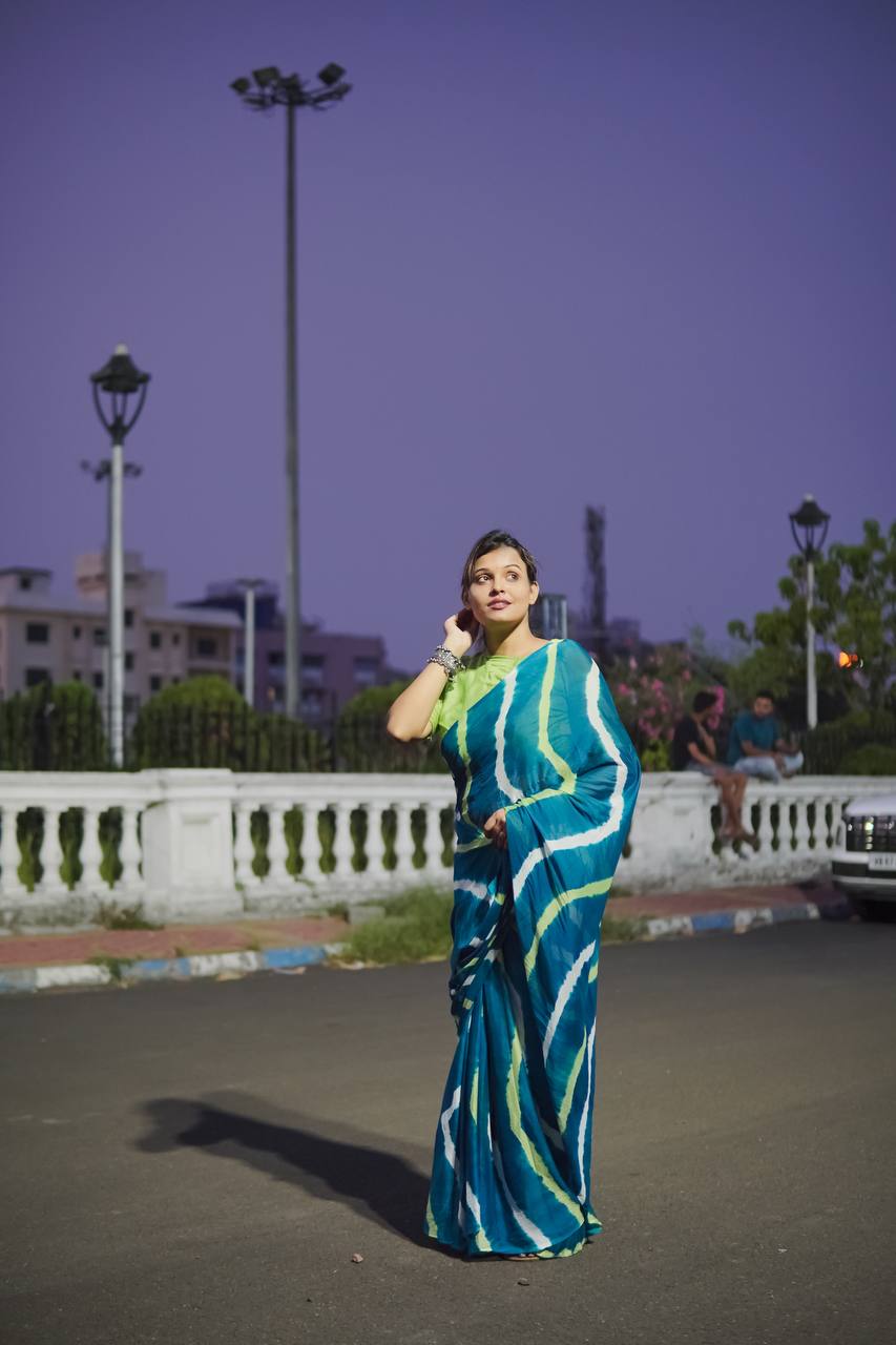 Traditional Lariya Pattern Saree in a Contemporary