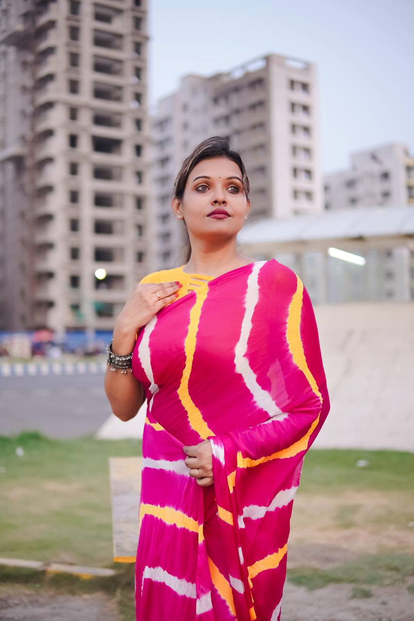 Traditional Lariya Pattern Saree in a Contemporary