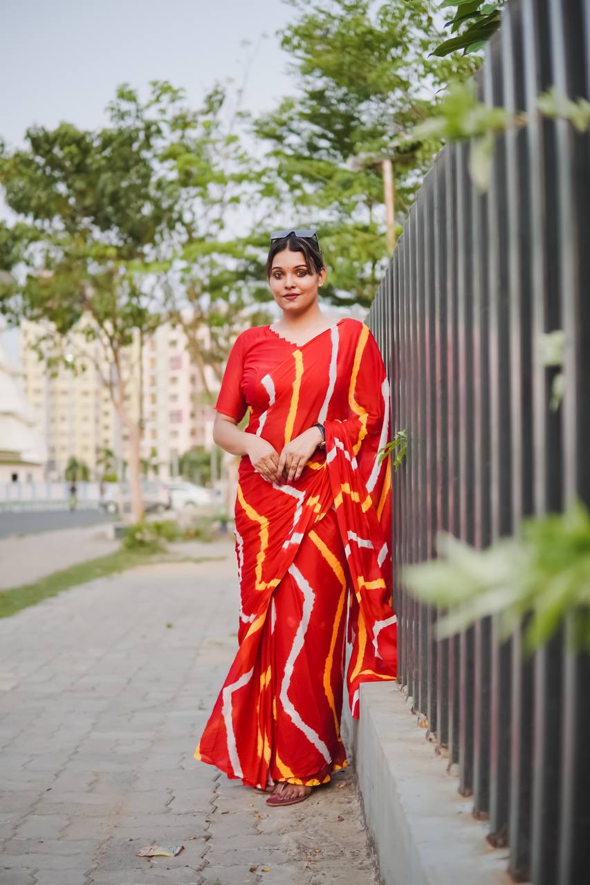 Traditional Lariya Pattern Saree in a Contemporary