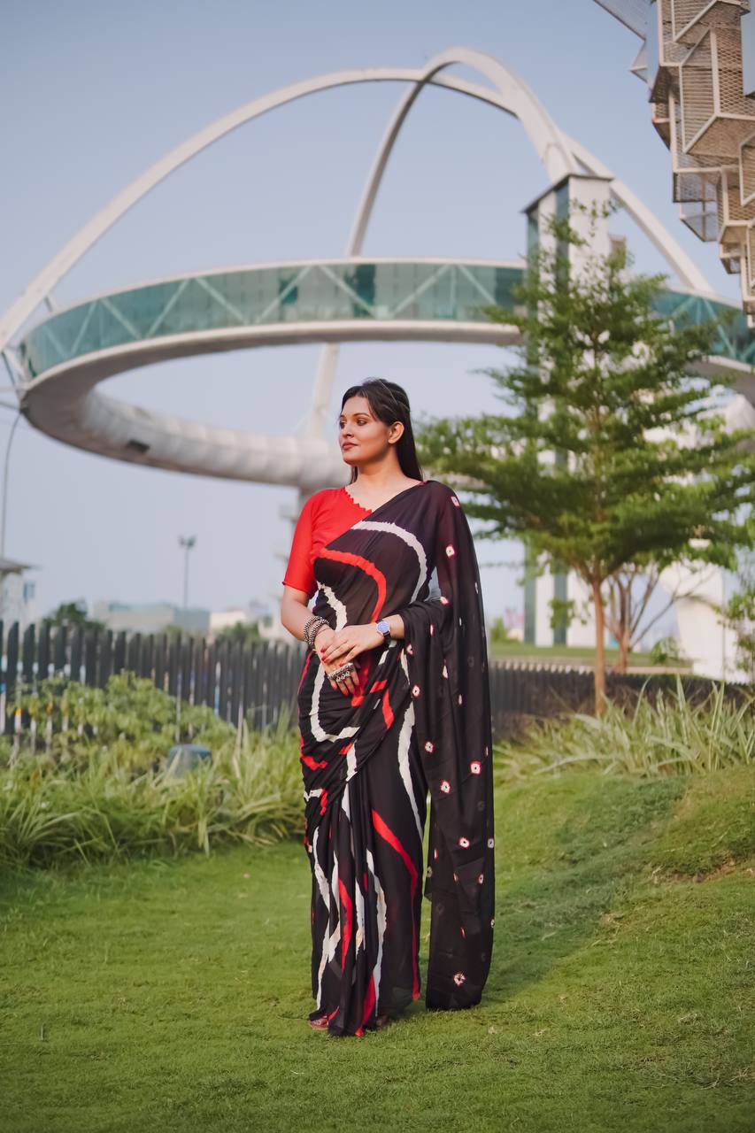 Traditional Lariya Pattern Saree in a Contemporary