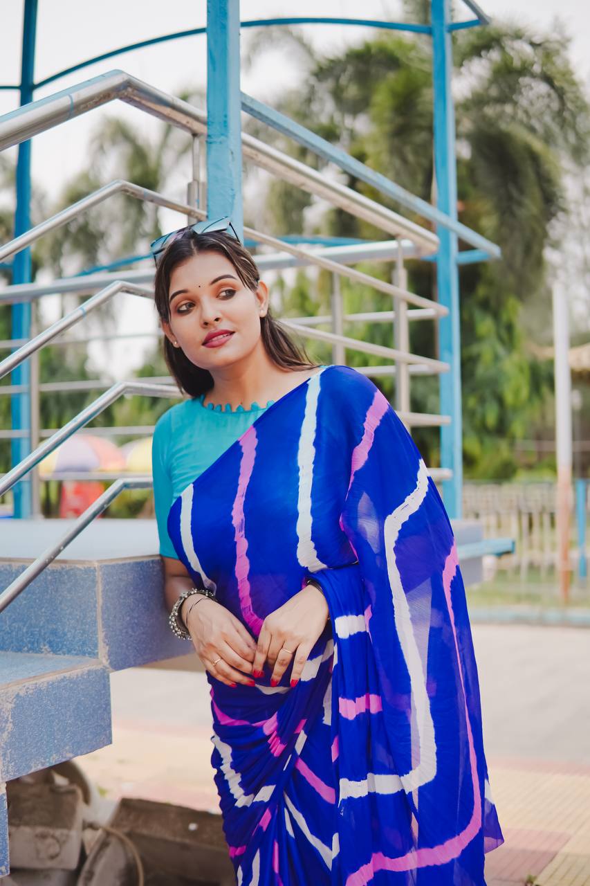 Traditional Lariya Pattern Saree in a Contemporary
